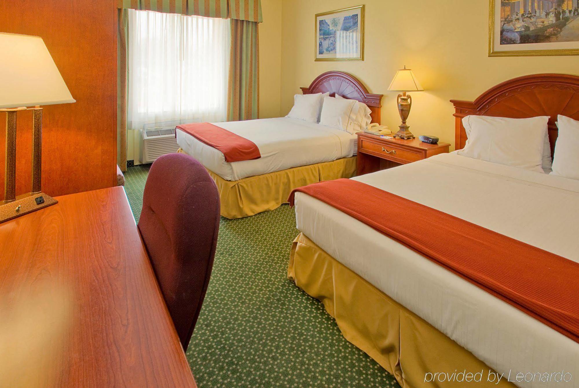 Four Points By Sheraton Dallas Arlington Entertainment District Room photo